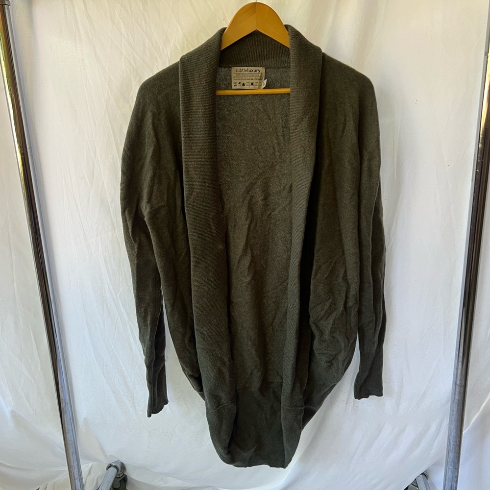 Subtle Luxury Men's Dark Green Cardigan